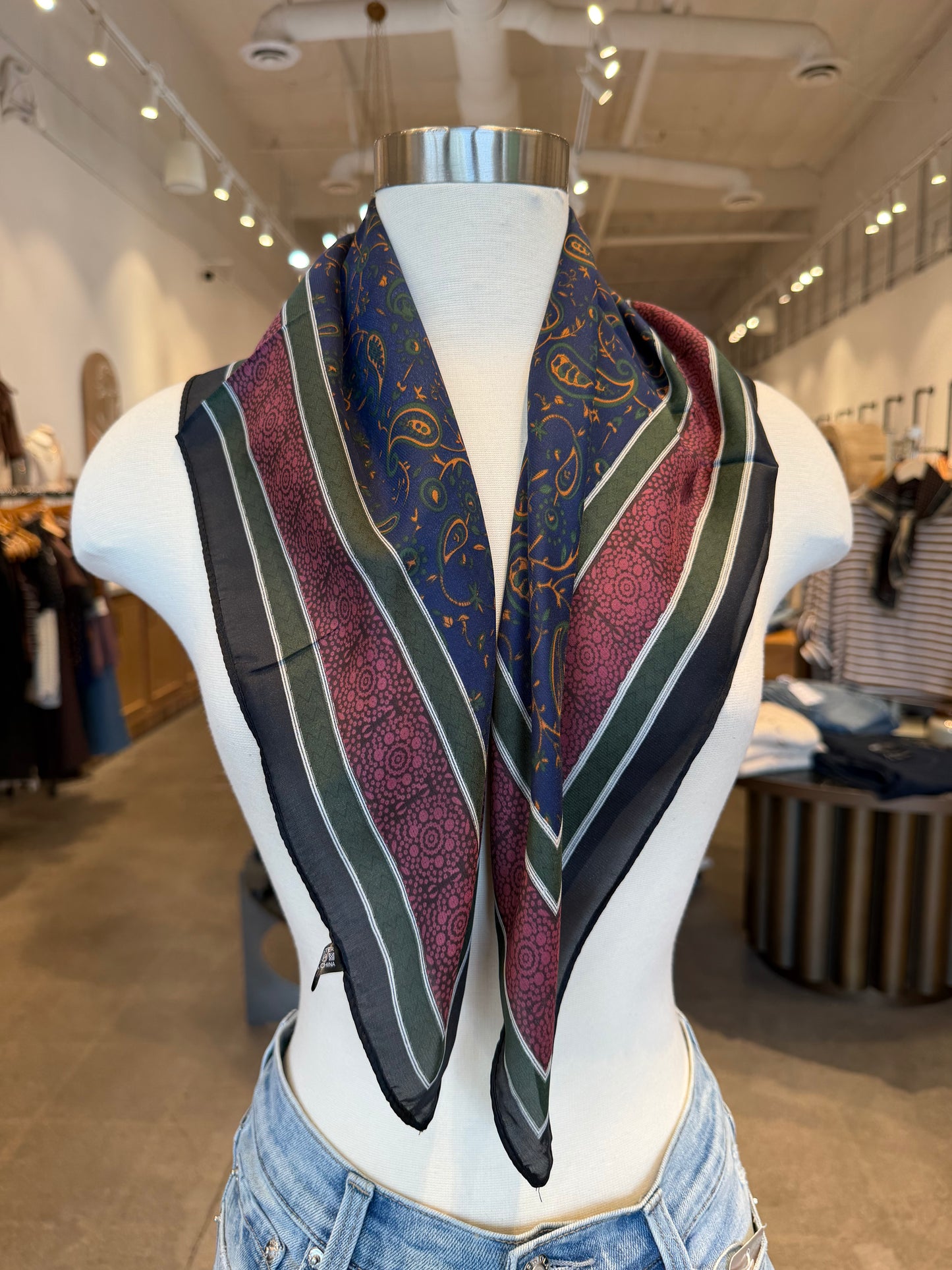 CLASSIC PAISLEY INSPIRED SCARF