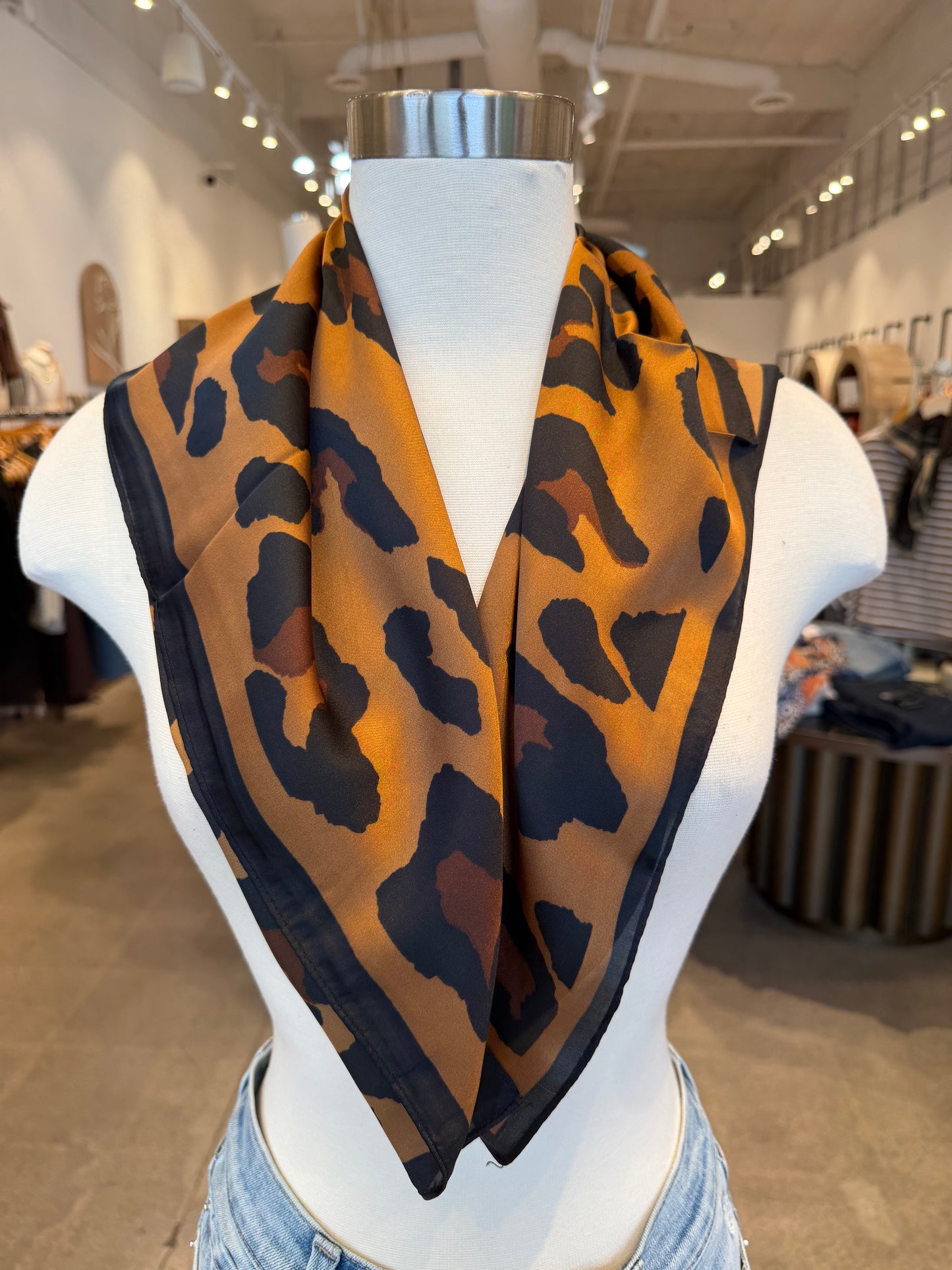 LEOPARD PRINT SCARF