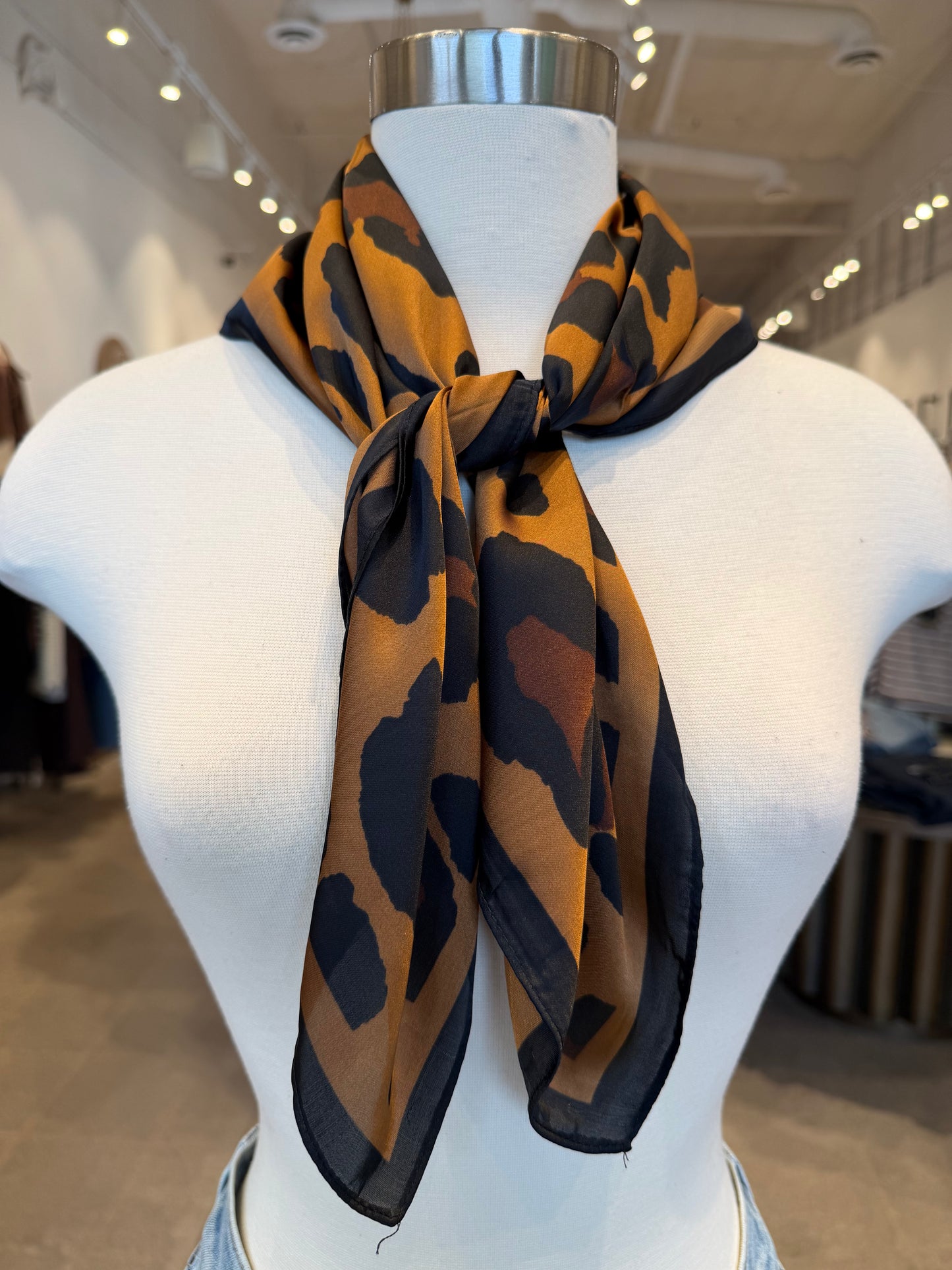 LEOPARD PRINT SCARF