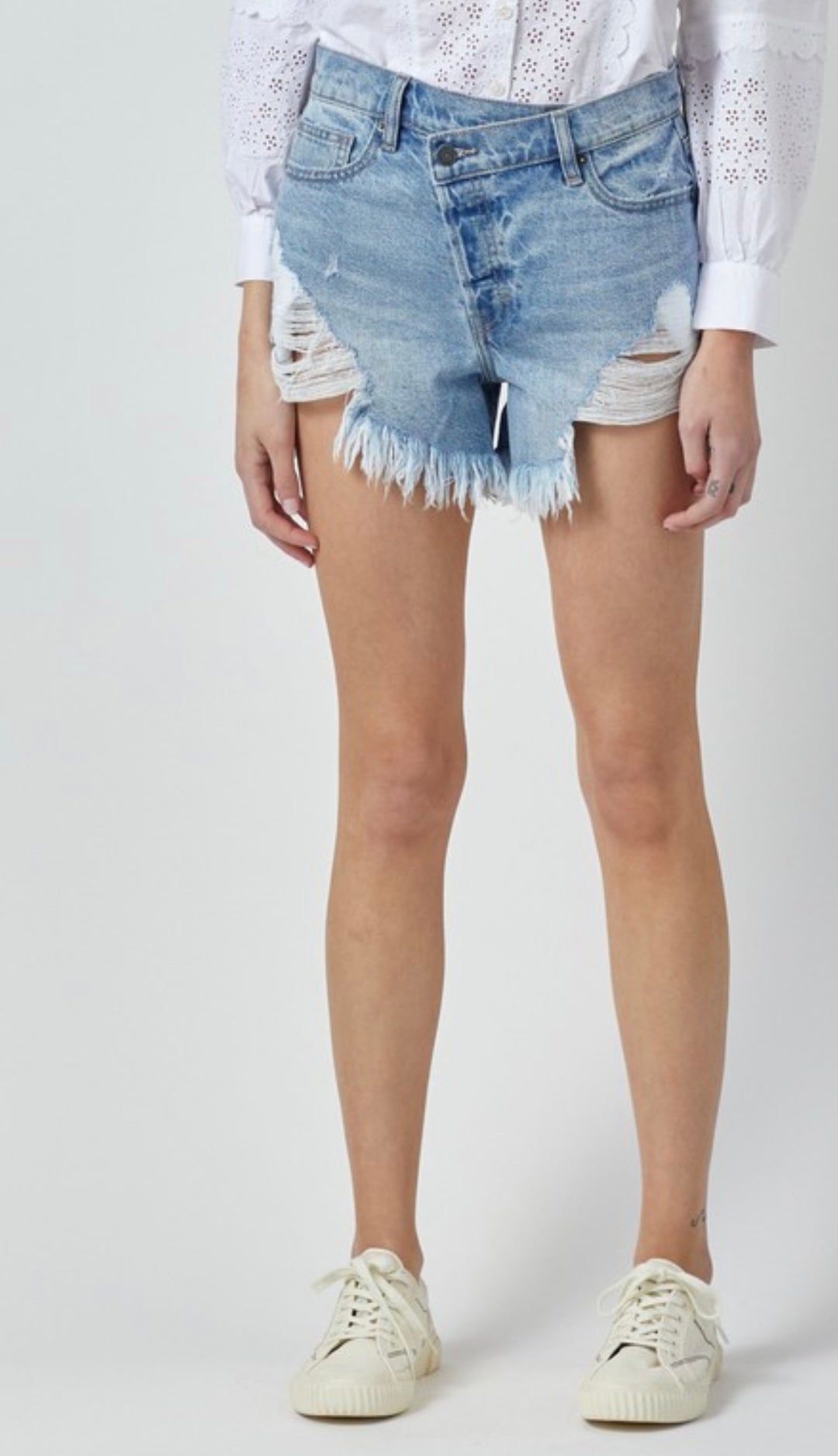 Hidden Sofie Medium Asymmetrical Waist Band Frayed Mom Shorts